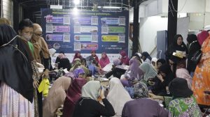 Jemaah yang datang berbuka puasa bersama. 